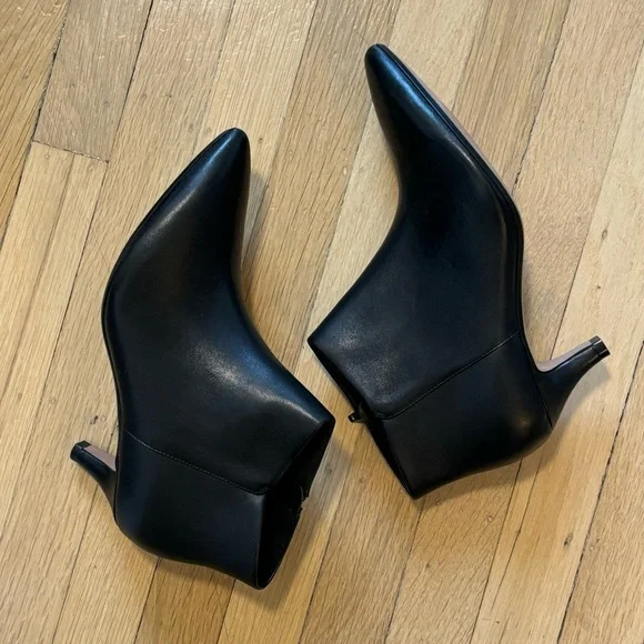 NWOT Clarks Linvale Sea Black Leather Kitten Heel Ankle Boots - Picture 3 of 8